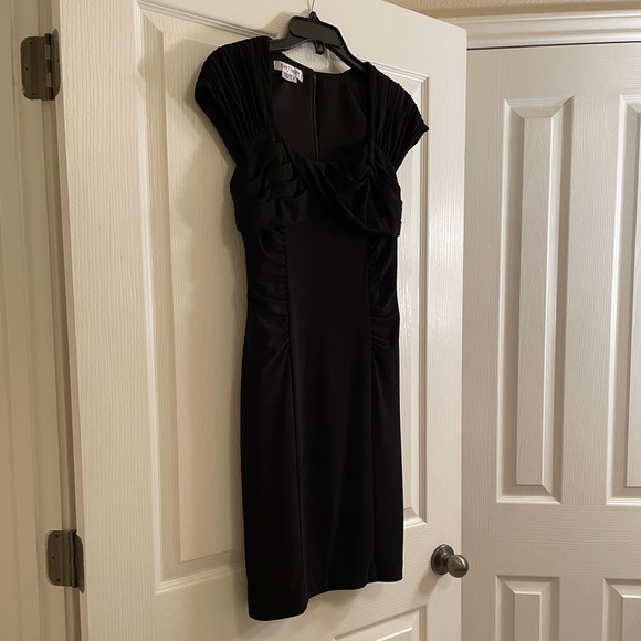 KAY UNGER Ruched Cap Sleeve Black Dress - Picture 9 of 13